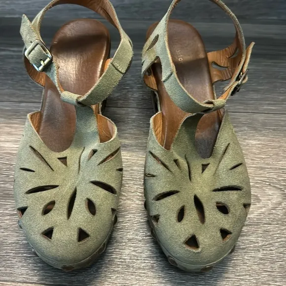 Eric Michael Suede &quot;Nova&quot; Sandals woman’s size 39 (n67)