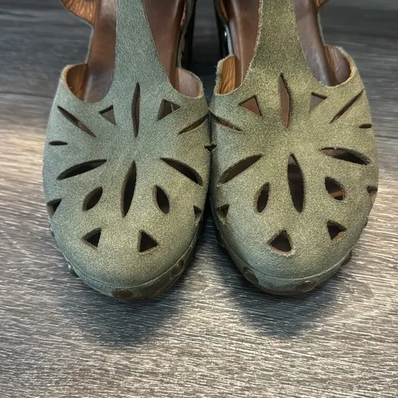 Eric Michael Suede &quot;Nova&quot; Sandals woman’s size 39 (n67)