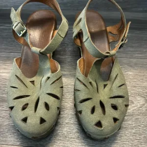 Eric Michael Suede &quot;Nova&quot; Sandals woman’s size 39 (n67)