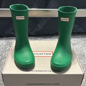 EUC Hunter Kids First Classic Rain Boots in Twisting Green  Size 1
