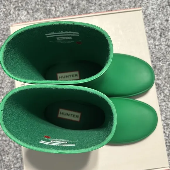 EUC Hunter Kids First Classic Rain Boots in Twisting Green  Size 1