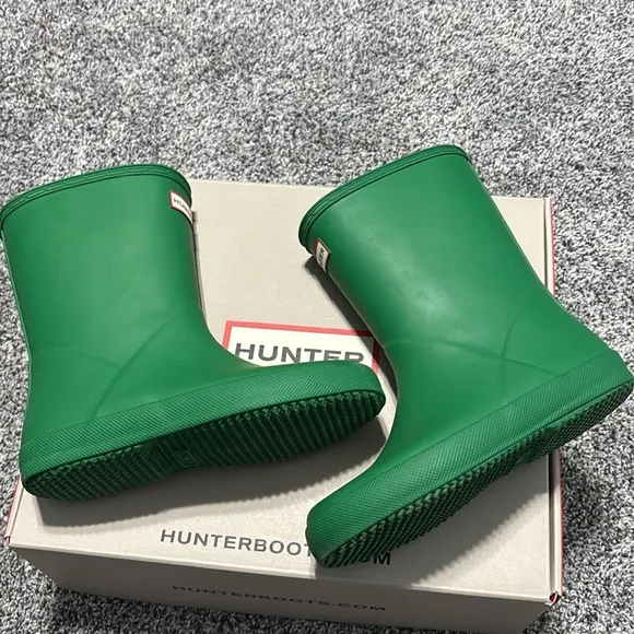 EUC Hunter Kids First Classic Rain Boots in Twisting Green  Size 1