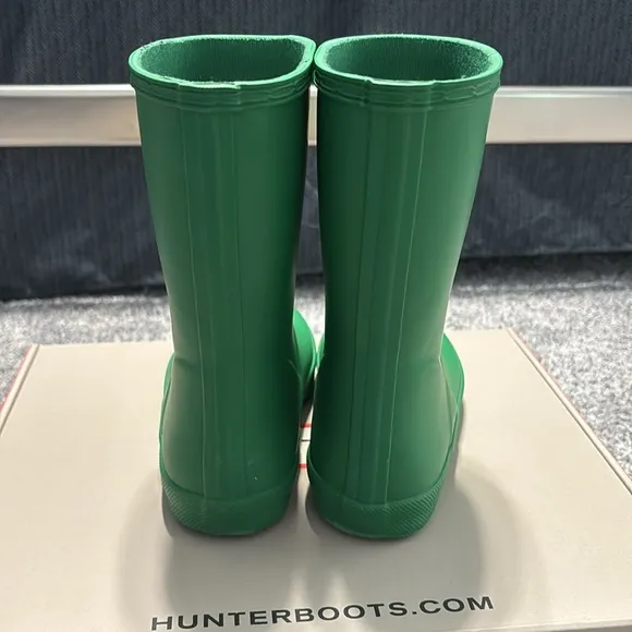 EUC Hunter Kids First Classic Rain Boots in Twisting Green  Size 1