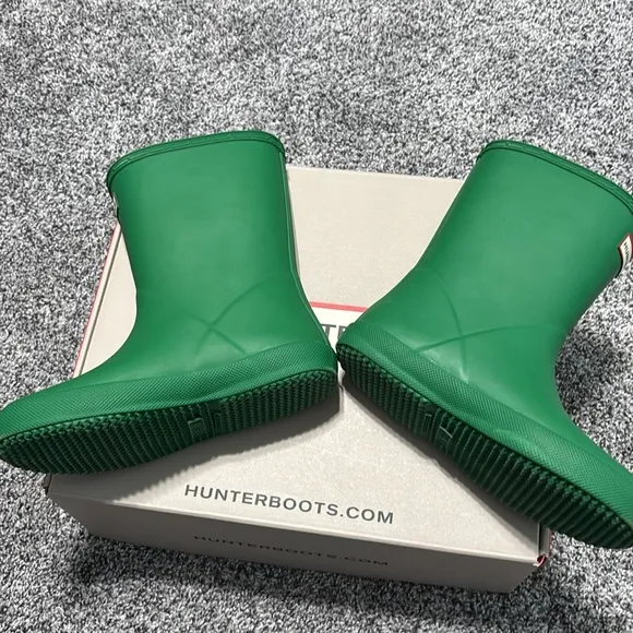 EUC Hunter Kids First Classic Rain Boots in Twisting Green  Size 1