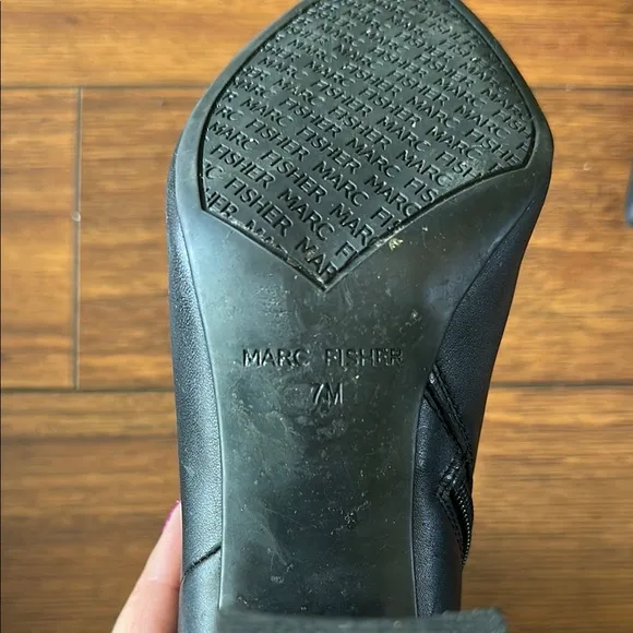 👢👢EUC Marc Fisher Black Heeled Boots with Sleek Design👢👢
