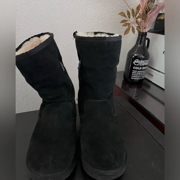 EUC UGG WOMEN'S size 6  CLASSIC SHORT DOUBLE ZIP SUEDE SHEARLING BOOTS BLACK