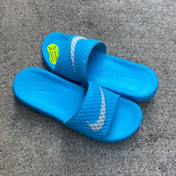EUC WMNS NIKE BENASSI SOLARSOFT SLIDESJDI TEALS AQUAS WHITES LIMIT RARE COLOR