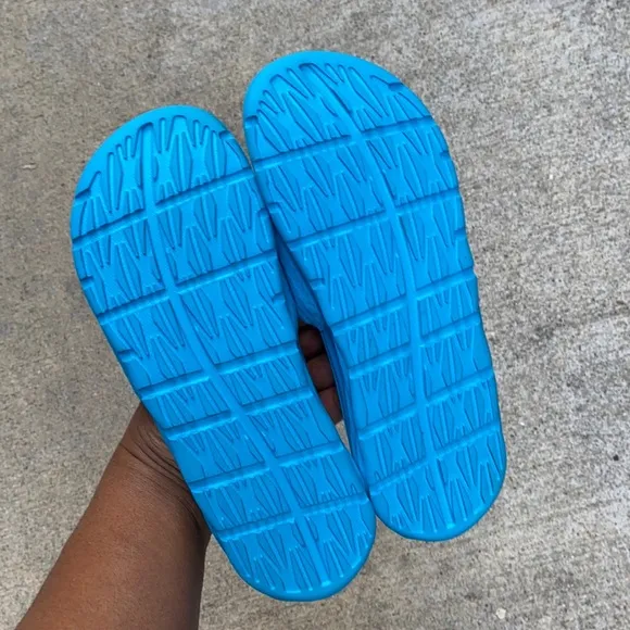 EUC WMNS NIKE BENASSI SOLARSOFT SLIDESJDI TEALS AQUAS WHITES LIMIT RARE COLOR
