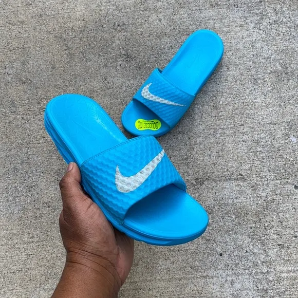 EUC WMNS NIKE BENASSI SOLARSOFT SLIDESJDI TEALS AQUAS WHITES LIMIT RARE COLOR