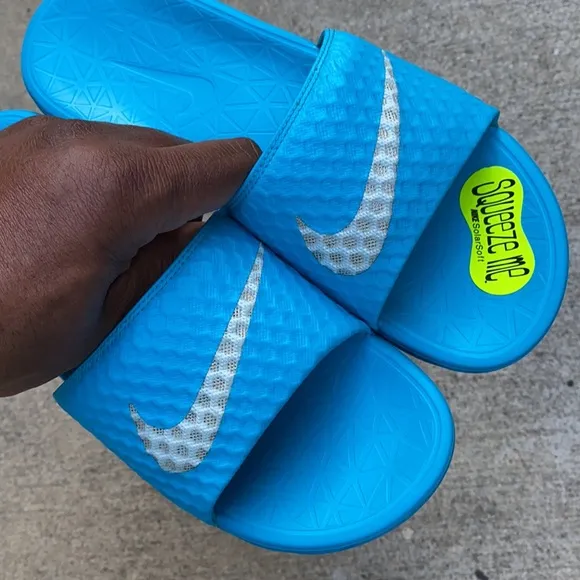 EUC WMNS NIKE BENASSI SOLARSOFT SLIDESJDI TEALS AQUAS WHITES LIMIT RARE COLOR