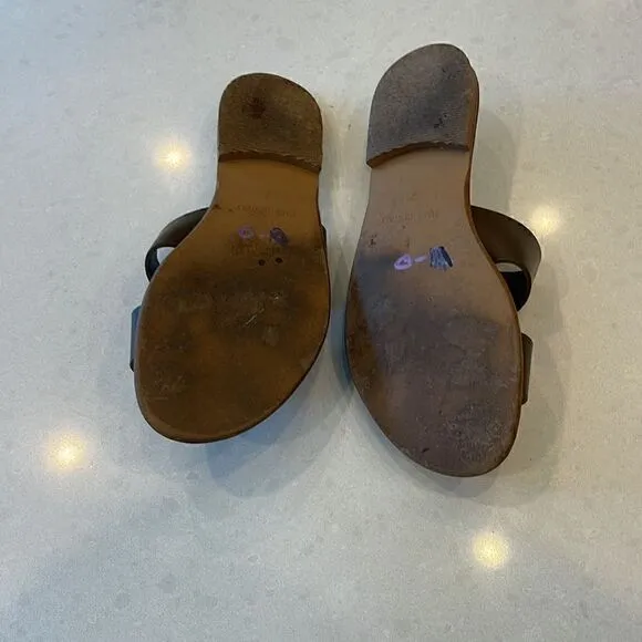 Everlane women’s sandals size 7 leather great taupe color made in Italy, quality