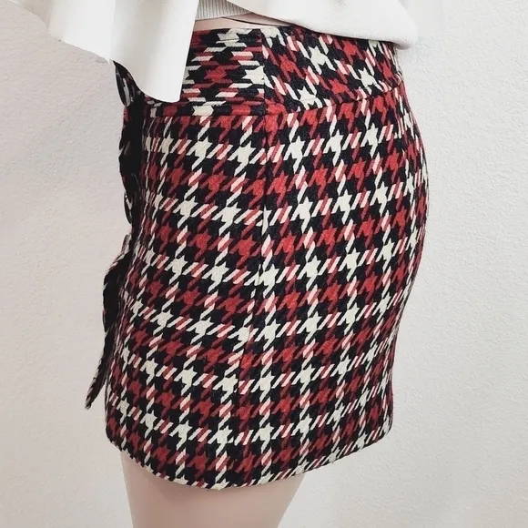 Express Design Studio Plaid Large Button Wool Blend Lined Mini Skirts Size: 4