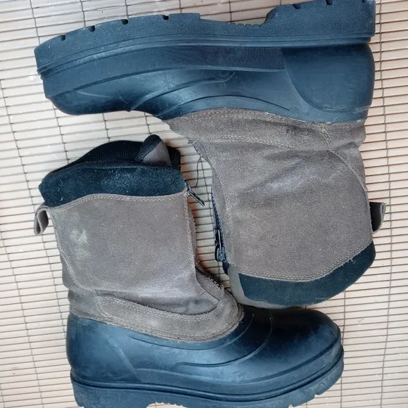 Falls Creek men's sz 10 duck boots. Leather shaft front zip. Waterproof. 200gm 3