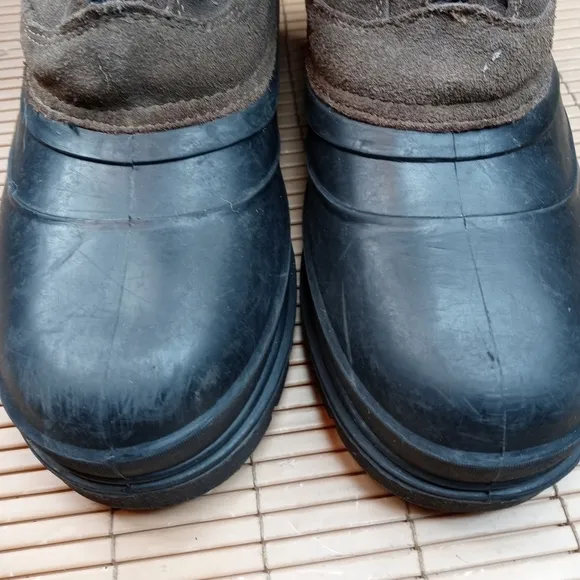 Falls Creek men's sz 10 duck boots. Leather shaft front zip. Waterproof. 200gm 3