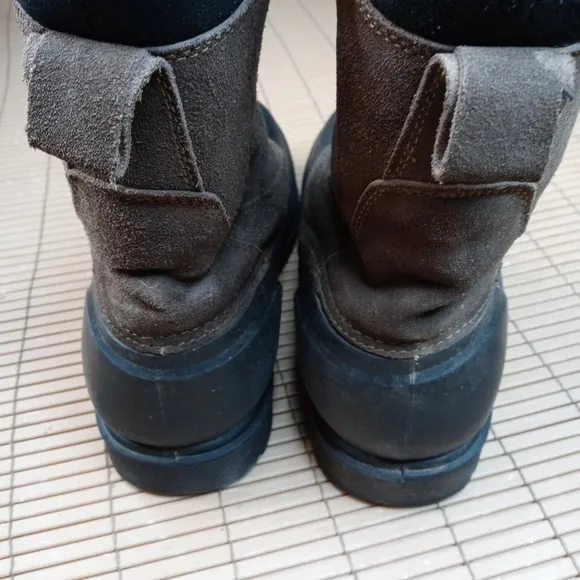 Falls Creek men's sz 10 duck boots. Leather shaft front zip. Waterproof. 200gm 3