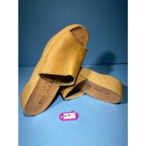 Famolare Leather Buckle Sandals Size 8