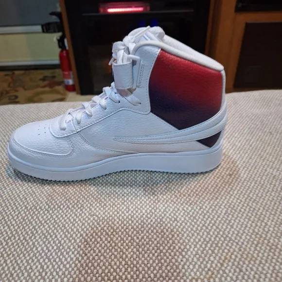 Fila A High Tops men's size 7.5 NWOT. White with red ombre accent.