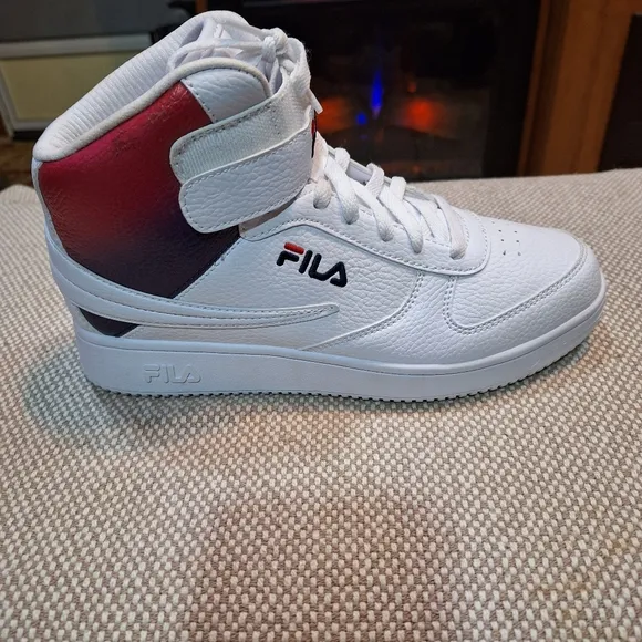 Fila A High Tops men's size 7.5 NWOT. White with red ombre accent.