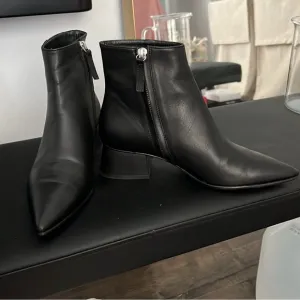 Freda Salvador Pointed Toe Heel Boots  size 6,5?