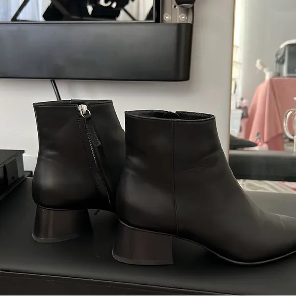 Freda Salvador Pointed Toe Heel Boots  size 6,5?