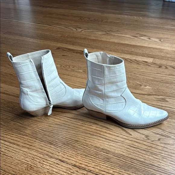 Freda Salvador White Ankle Boots with Elastic Panels
