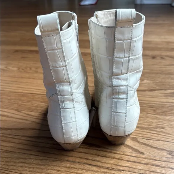 Freda Salvador White Ankle Boots with Elastic Panels