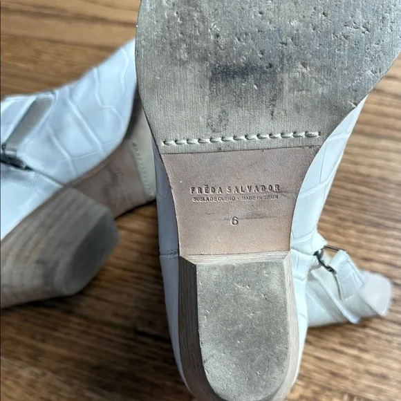 Freda Salvador White Ankle Boots with Elastic Panels