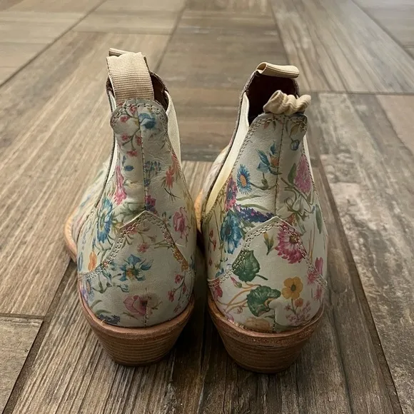 Free People Beau Western Boots in Ivory Floral size 6.5