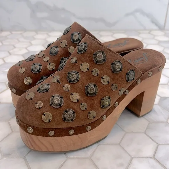 Free People Claudia Leather Wood Heel Studded Platform Clogs Sandals Women’s 7