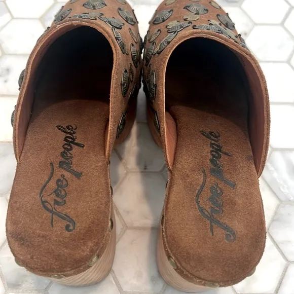 Free People Claudia Leather Wood Heel Studded Platform Clogs Sandals Women’s 7