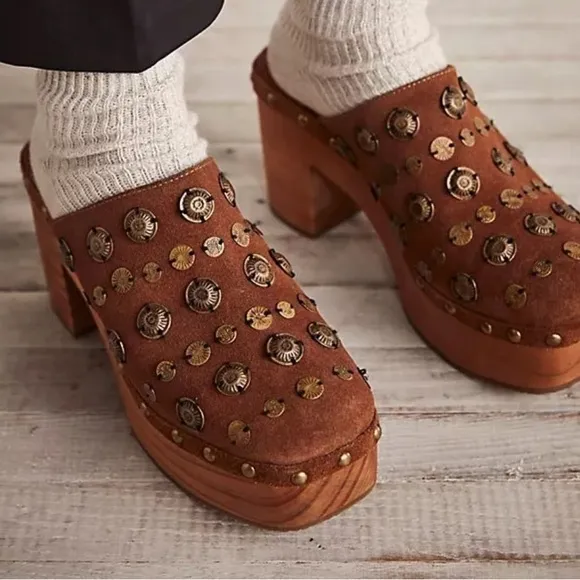 Free People Claudia Leather Wood Heel Studded Platform Clogs Sandals Women’s 7
