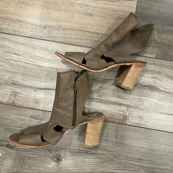 Free People Leather Zip Effie Sandals Gray 38