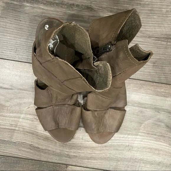 Free People Leather Zip Effie Sandals Gray 38