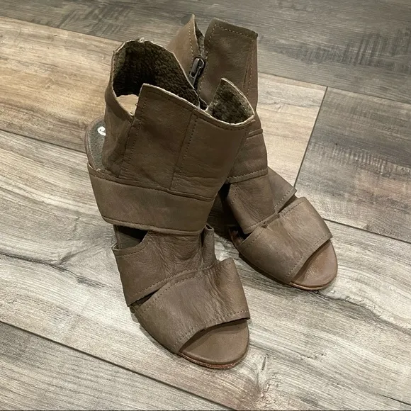 Free People Leather Zip Effie Sandals Gray 38
