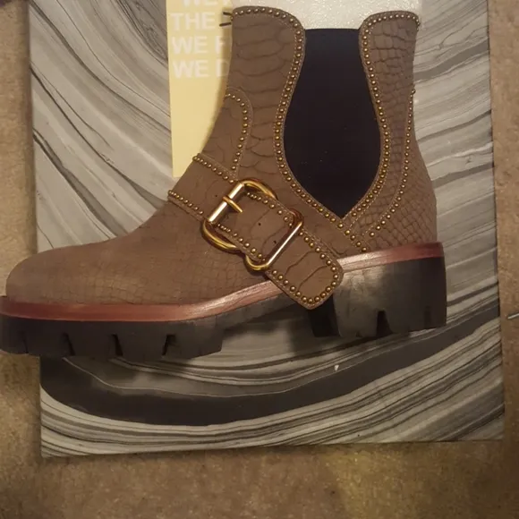Free People/Jeffrey Campbell  Chunky Heel boots size 7.5