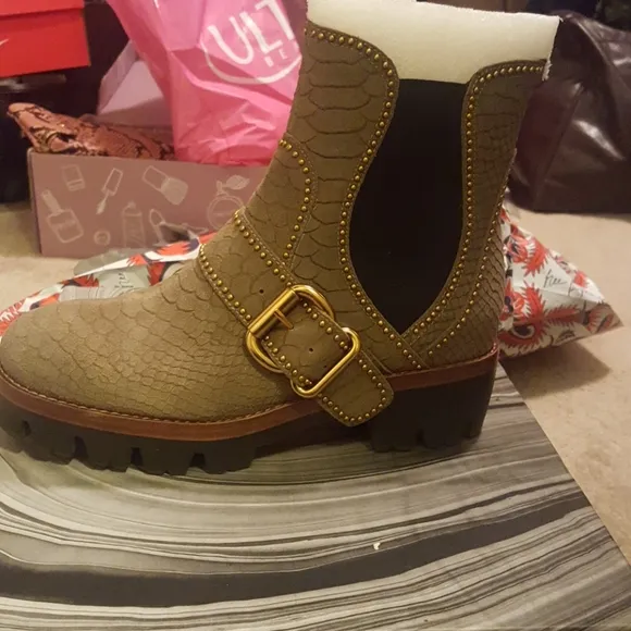 Free People/Jeffrey Campbell  Chunky Heel boots size 7.5
