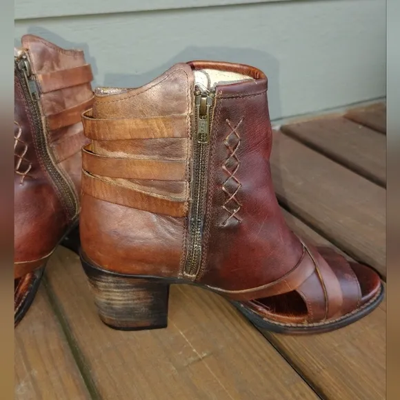 Freebird By Steven PERU Leather Ankle Bootie Size 9 Brown Distressed Peep Toe