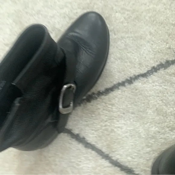 Frye Ankle Boots Veronica Buckle in Black Leather