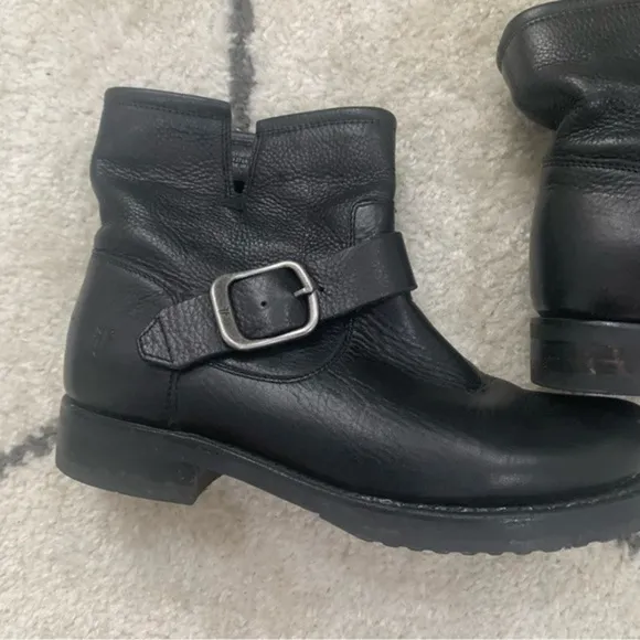 Frye Ankle Boots Veronica Buckle in Black Leather