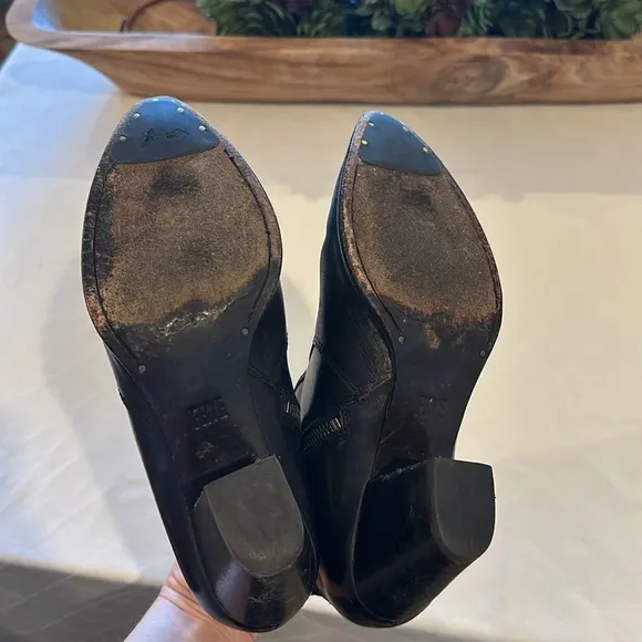 Frye Classic Jennifer Pointed Toe Ankle Bootie boot boots Black Leather Sz 8 EUC