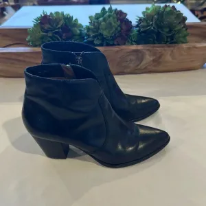 Frye Classic Jennifer Pointed Toe Ankle Bootie boot boots Black Leather Sz 8 EUC