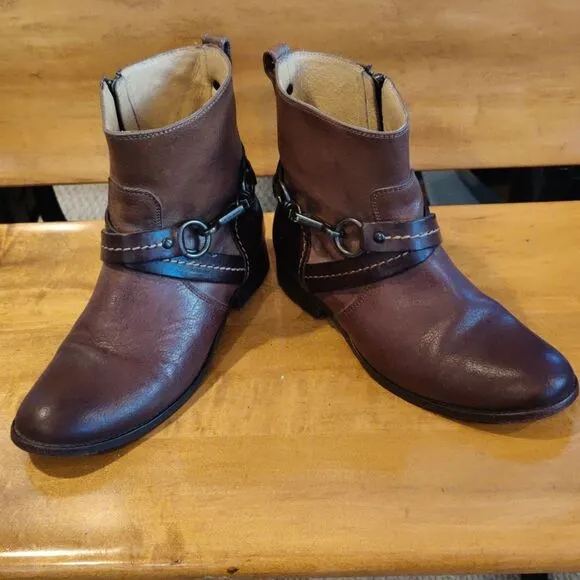 Frye harness ankle boots size zip size 6.5