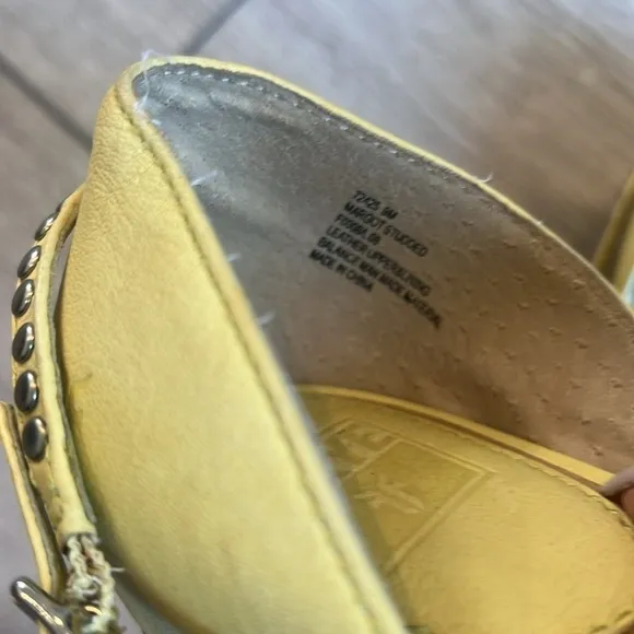 Frye Margot yellow studded leather cross strap sandals size 9