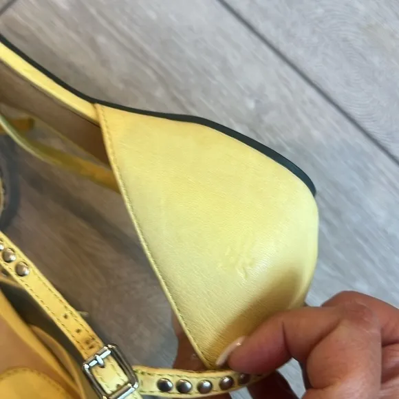 Frye Margot yellow studded leather cross strap sandals size 9