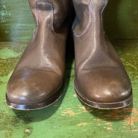 Frye Melissa Button Leather Back Zip Boots- Size 8
