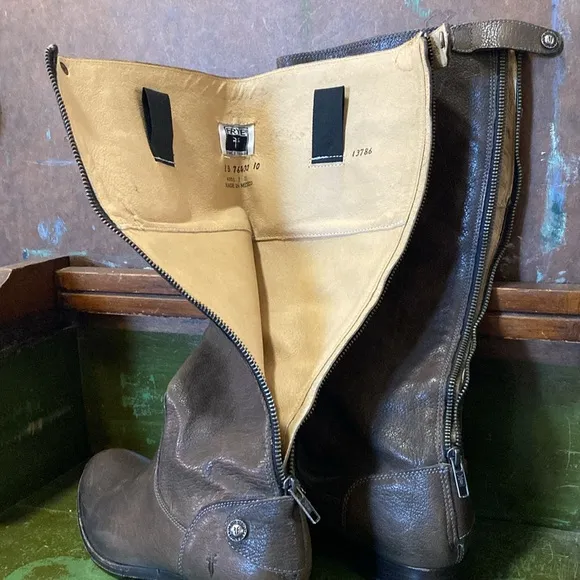Frye Melissa Button Leather Back Zip Boots- Size 8