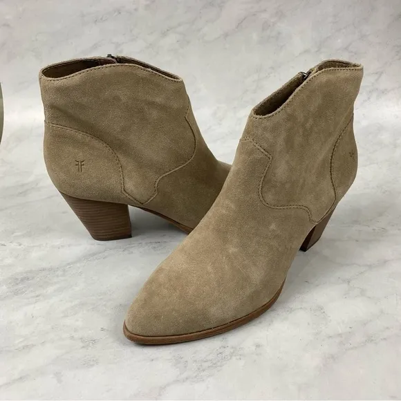 Frye: Western Zip Up Chunky Heel Heeled Booties Ankle Boots Size 9 (NWOT)