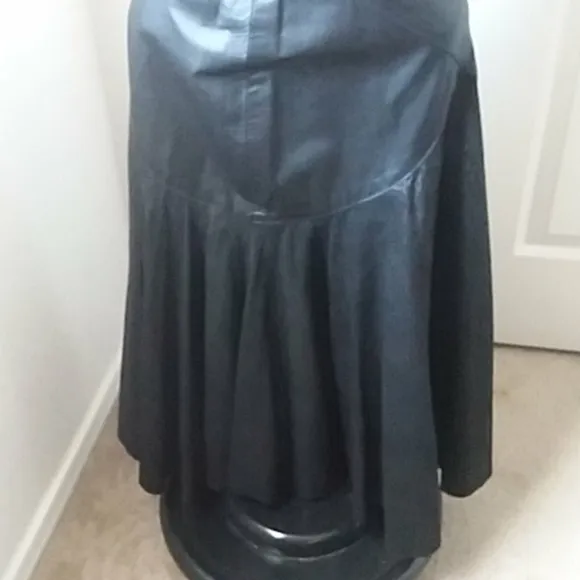 G-III  Genuine LEATHER SKIRT FASHIONS MADE IN THE U.S.A 390j