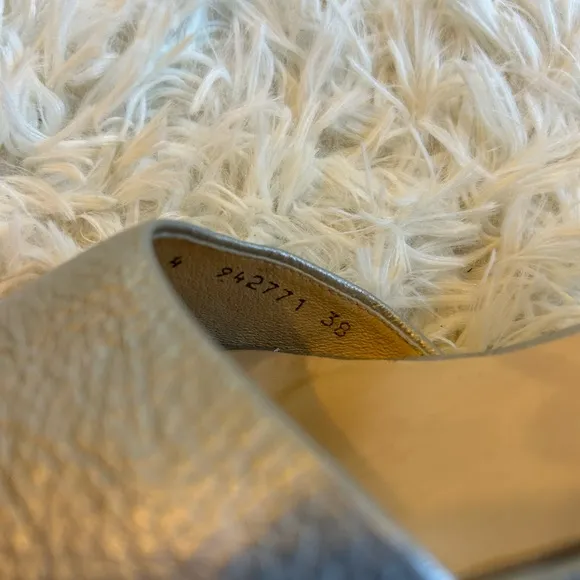 Gadea silver platform leather wedge sandals size 7 (38)