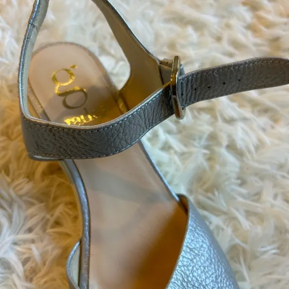 Gadea silver platform leather wedge sandals size 7 (38)
